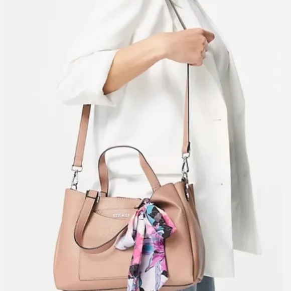 SOLD!!!NWT Bundle of 2 Steve Madden B
Parker shoulder bags - Picture 16 of 16